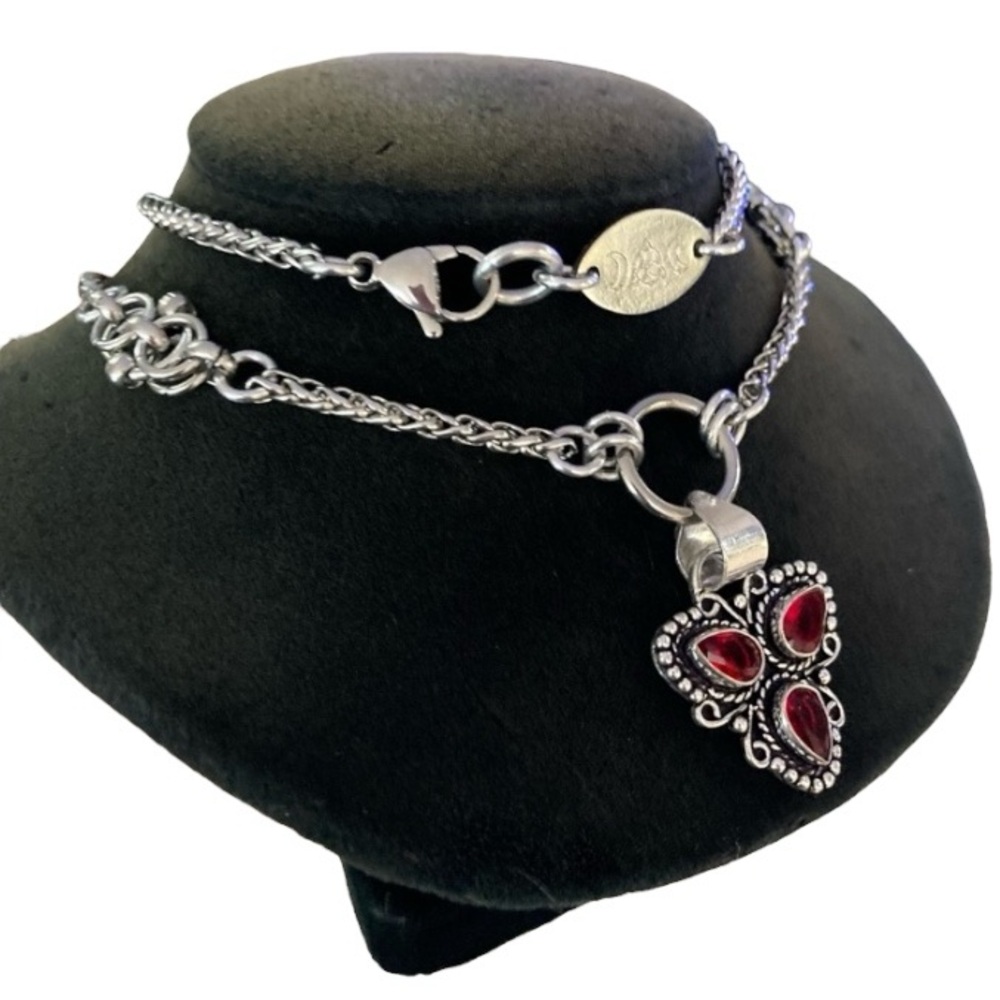 925 sterling silver overlay red garnet triangle Celtic knot maille necklace - Picture 2 of 13